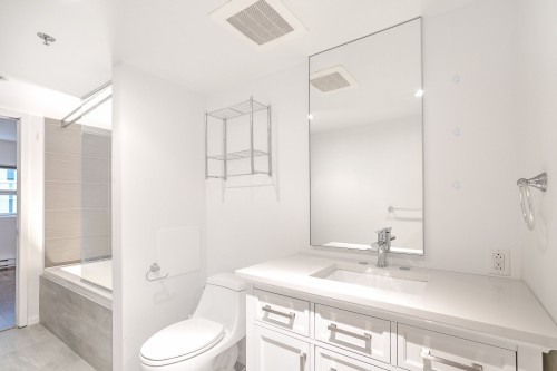 Bathroom - 710-350 Boul. De Maisonneuve O., Montréal (Ville-Marie), QC - Indoor Photo Showing Bathroom