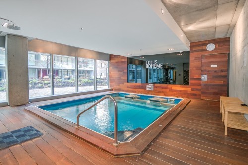 Pool - 710-350 Boul. De Maisonneuve O., Montréal (Ville-Marie), QC - Indoor Photo Showing Other Room With In Ground Pool
