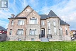28 PENDERGAST COURT Brampton, ON L6P 4G7