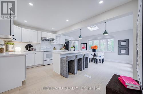 2231 Buttonbush Crescent, Mississauga, ON - Indoor Photo Showing Kitchen