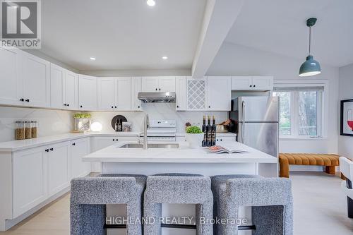 2231 Buttonbush Crescent, Mississauga, ON - Indoor Photo Showing Kitchen