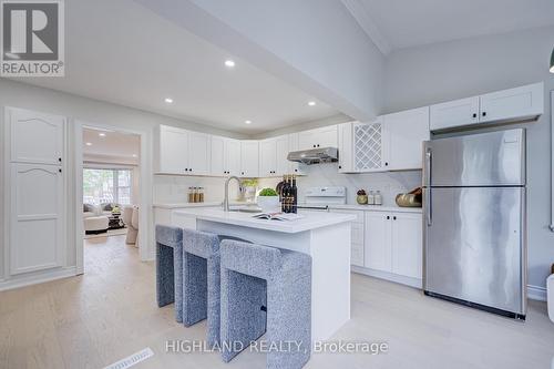 2231 Buttonbush Crescent, Mississauga, ON - Indoor Photo Showing Kitchen
