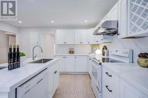 2231 Buttonbush Crescent, Mississauga, ON - Indoor Photo Showing Kitchen
