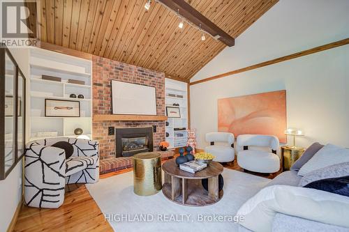 2231 Buttonbush Crescent, Mississauga, ON - Indoor Photo Showing Living Room With Fireplace