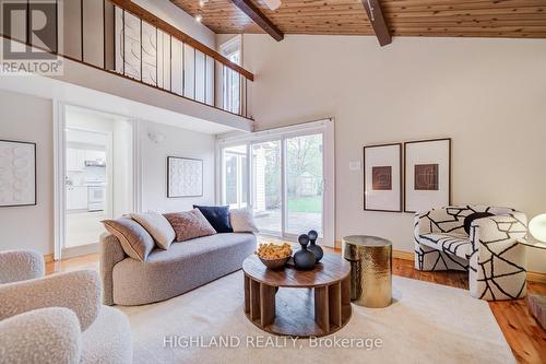 2231 Buttonbush Crescent, Mississauga, ON - Indoor Photo Showing Living Room