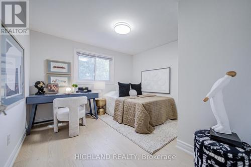 2231 Buttonbush Crescent, Mississauga, ON - Indoor Photo Showing Bedroom