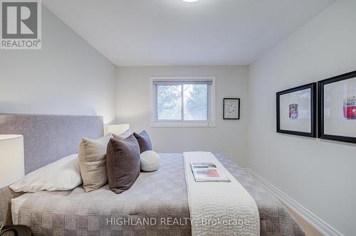 2231 Buttonbush Crescent, Mississauga, ON - Indoor Photo Showing Bedroom