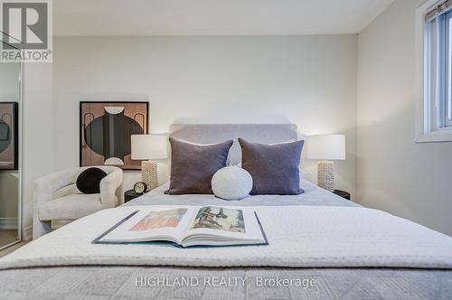 2231 Buttonbush Crescent, Mississauga, ON - Indoor Photo Showing Bedroom