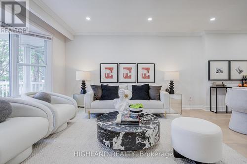 2231 Buttonbush Crescent, Mississauga, ON - Indoor Photo Showing Living Room