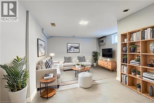 134 Rosslyn Avenue N, Hamilton, ON - Indoor
