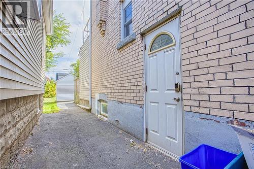 134 Rosslyn Avenue N, Hamilton, ON - Outdoor With Exterior