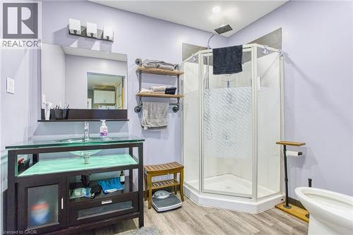 134 Rosslyn Avenue N, Hamilton, ON - Indoor Photo Showing Bathroom