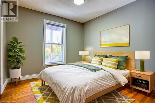 134 Rosslyn Avenue N, Hamilton, ON - Indoor Photo Showing Bedroom