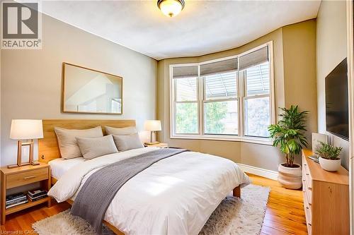 134 Rosslyn Avenue N, Hamilton, ON - Indoor Photo Showing Bedroom
