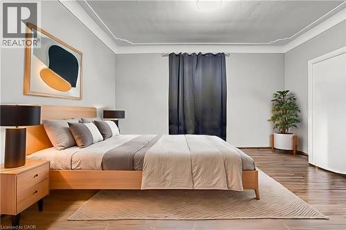 134 Rosslyn Avenue N, Hamilton, ON - Indoor Photo Showing Bedroom