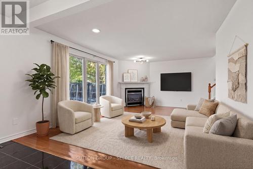 176 Buttercup Court, London North (North R), ON - Indoor Photo Showing Living Room With Fireplace
