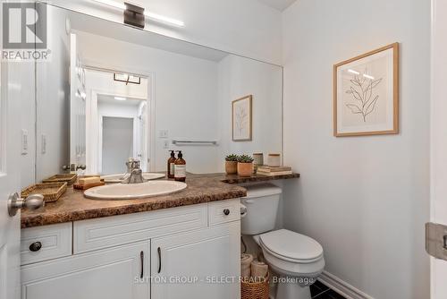 176 Buttercup Court, London North (North R), ON - Indoor Photo Showing Bathroom