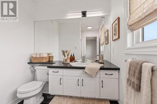 176 Buttercup Court, London North (North R), ON - Indoor Photo Showing Bathroom