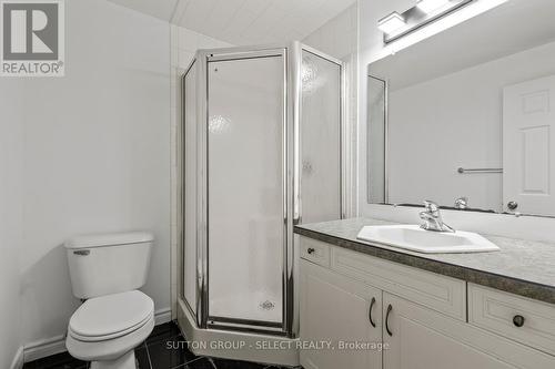 176 Buttercup Court, London North (North R), ON - Indoor Photo Showing Bathroom