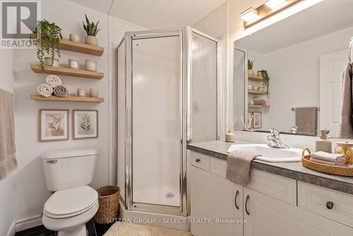 176 Buttercup Court, London North (North R), ON - Indoor Photo Showing Bathroom