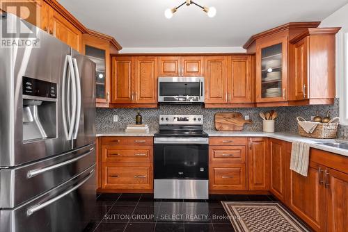 176 Buttercup Court, London North (North R), ON - Indoor Photo Showing Kitchen With Stainless Steel Kitchen