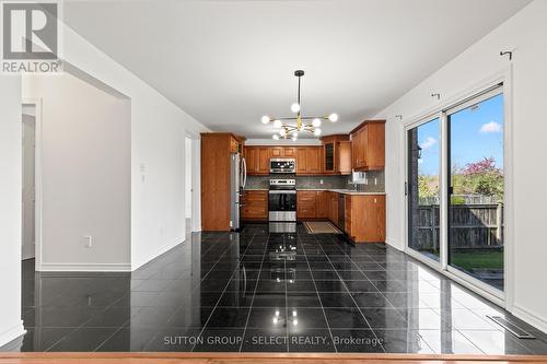 176 Buttercup Court, London North (North R), ON - Indoor Photo Showing Kitchen