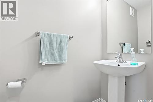 20 515 Centennial Drive, Warman, SK - Indoor Photo Showing Bathroom