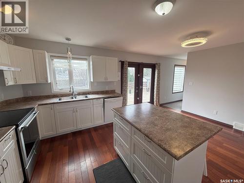 859 Rutherford Way, Saskatoon, SK - Indoor Photo Showing Kitchen With Double Sink