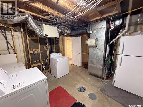 859 Rutherford Way, Saskatoon, SK - Indoor Photo Showing Laundry Room