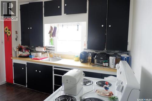 110 Railway Avenue E, Eyebrow, SK - Indoor