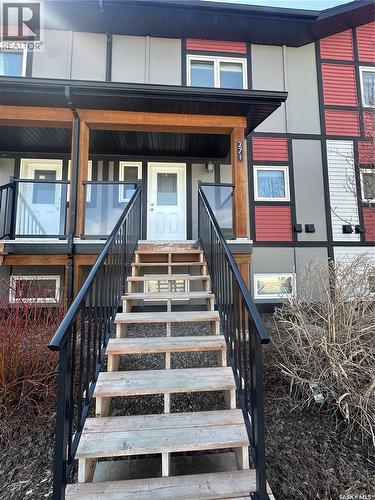 271 250 Akhtar Bend, Saskatoon, SK - Outdoor