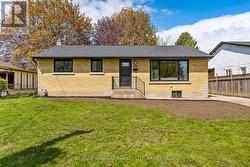3555 GAINSBOROUGH AVENUE Niagara Falls (Stamford), ON L2J 2T9
