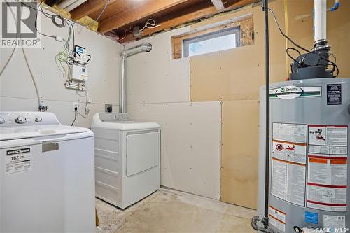 6602 Collins Bay, Regina, SK - Indoor Photo Showing Laundry Room