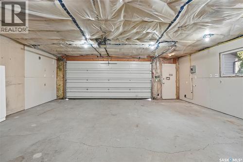 6602 Collins Bay, Regina, SK - Indoor Photo Showing Garage