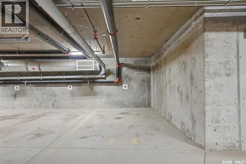 310 409 B Avenue S, Saskatoon, SK - Indoor Photo Showing Garage