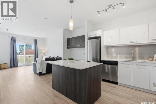 310 409 B Avenue S, Saskatoon, SK - Indoor Photo Showing Kitchen With Upgraded Kitchen