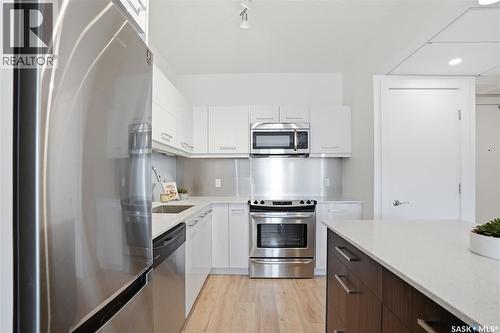 310 409 B Avenue S, Saskatoon, SK - Indoor Photo Showing Kitchen With Upgraded Kitchen