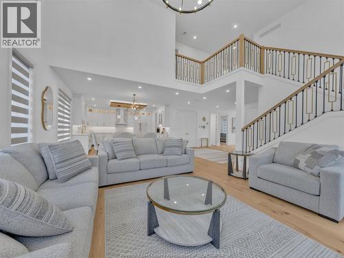 3684 Sutton Avenue, Windsor, ON - Indoor Photo Showing Living Room