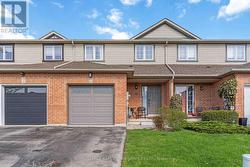 13 NEWELL COURT  Hamilton, ON L9H 7N3
