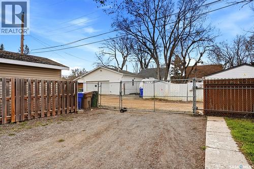 4015 2Nd Avenue, Regina, SK - Outdoor