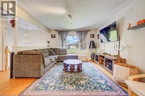 209 Willowdale Avenue, Waterloo, ON - Indoor Photo Showing Living Room