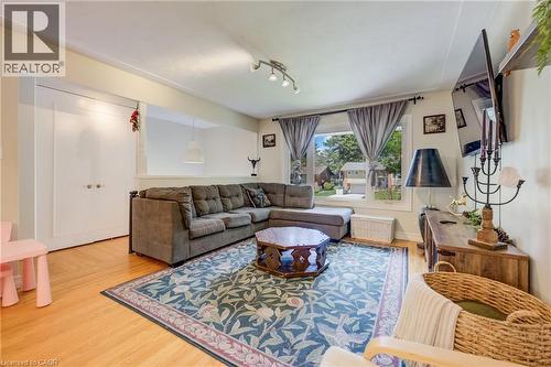 209 Willowdale Avenue, Waterloo, ON - Indoor Photo Showing Living Room