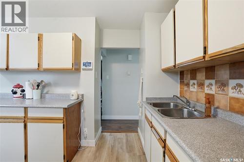 437 W Avenue N, Saskatoon, SK - Indoor Photo Showing Kitchen With Double Sink