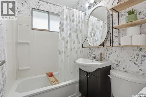 437 W Avenue N, Saskatoon, SK - Indoor Photo Showing Bathroom
