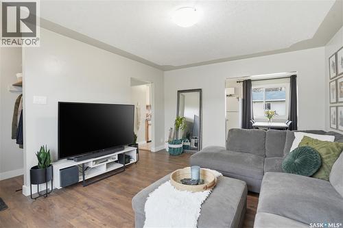 437 W Avenue N, Saskatoon, SK - Indoor Photo Showing Living Room
