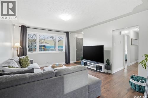 437 W Avenue N, Saskatoon, SK - Indoor Photo Showing Living Room
