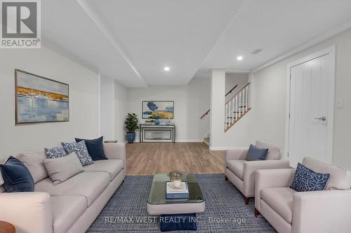2219 County Road 42, Clearview, ON - Indoor Photo Showing Living Room