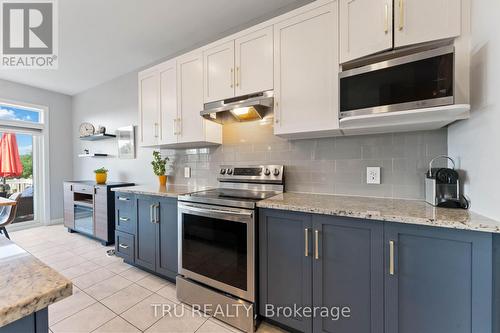 43 Aridus Crescent, Ottawa, ON - Indoor Photo Showing Kitchen With Upgraded Kitchen