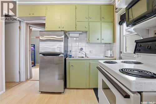 228A Green Avenue, Regina Beach, SK - Indoor Photo Showing Kitchen