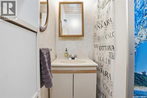 228A Green Avenue, Regina Beach, SK - Indoor Photo Showing Bathroom